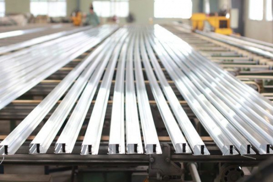 Ngành nhôm trong nước chịu sức ép từ nhôm ngoại